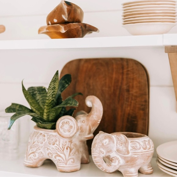 🆕 Handmade Terracotta Trumpeting Elephant Planter Drainage Indoor Outdoor BNIB - Picture 3 of 6